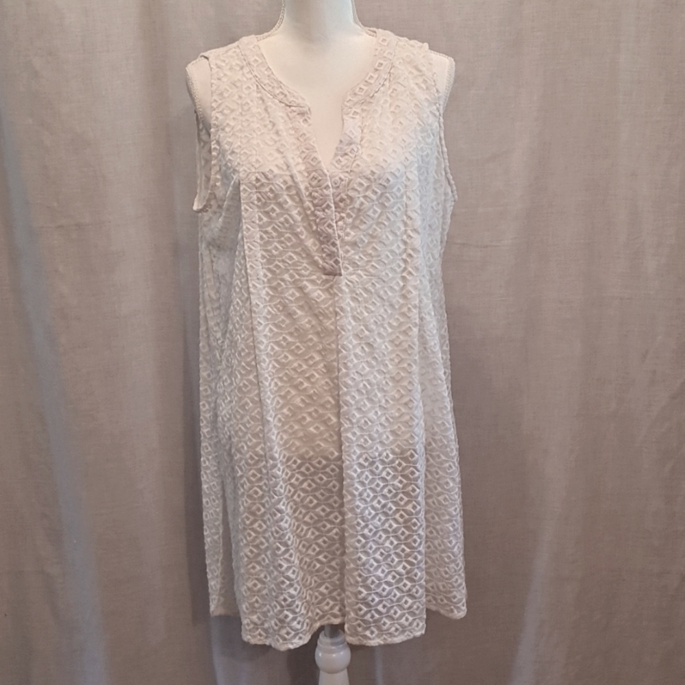 Sleeveless White Lace Shift Dress